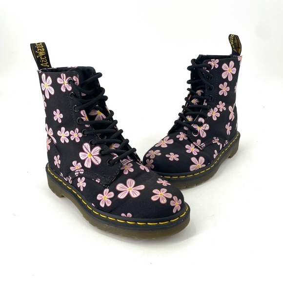 Dr. Martens Page Meadow Pink Daisy Kawaii Floral Black Canvas Combat Moto Boot - Picture 1 of 7
